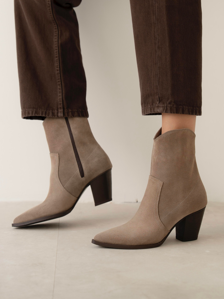 Larissa Vizon Süet    Bot