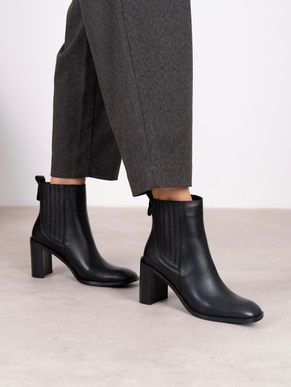 Lucia Siyah Hakiki Deri Kadın Bot