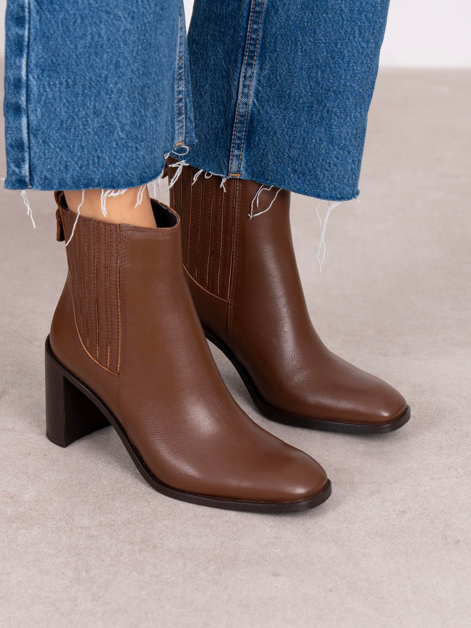 Lucia Taba Hakiki Deri Kadın Bot