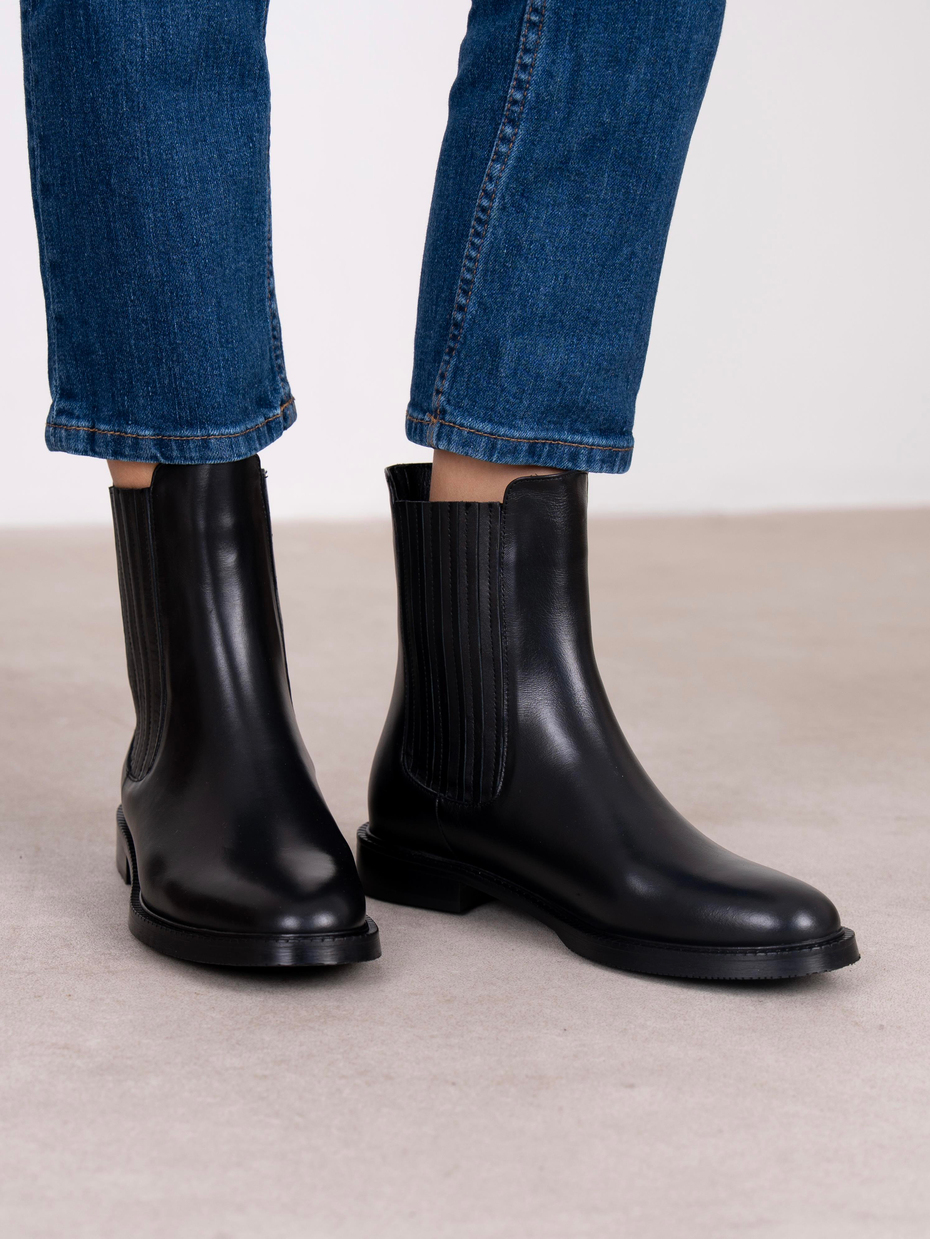 Nomi Siyah Hakiki Deri Kadın Bot