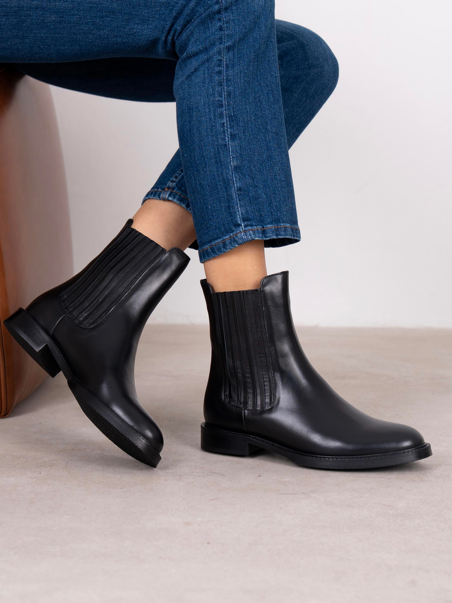 Nomi Siyah Hakiki Deri Kadın Bot