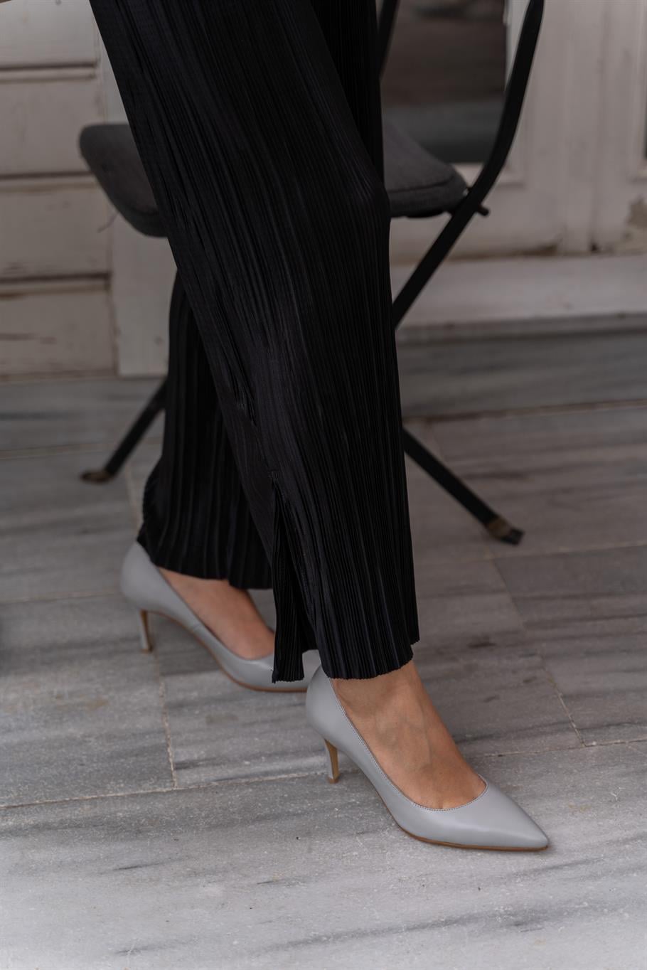 Paprica Gri Deri   Stiletto