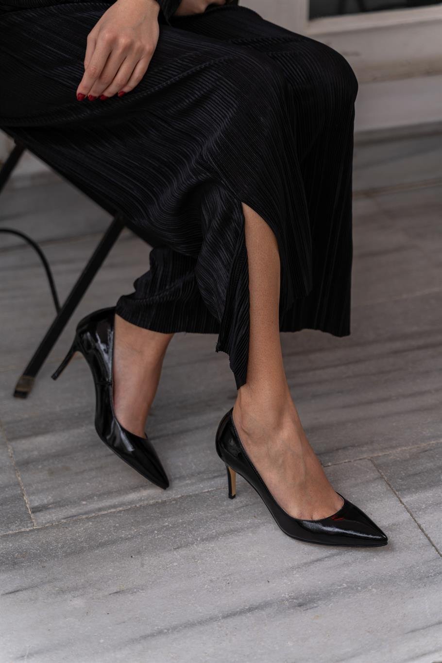 Paprica Siyah Rugan   Stiletto