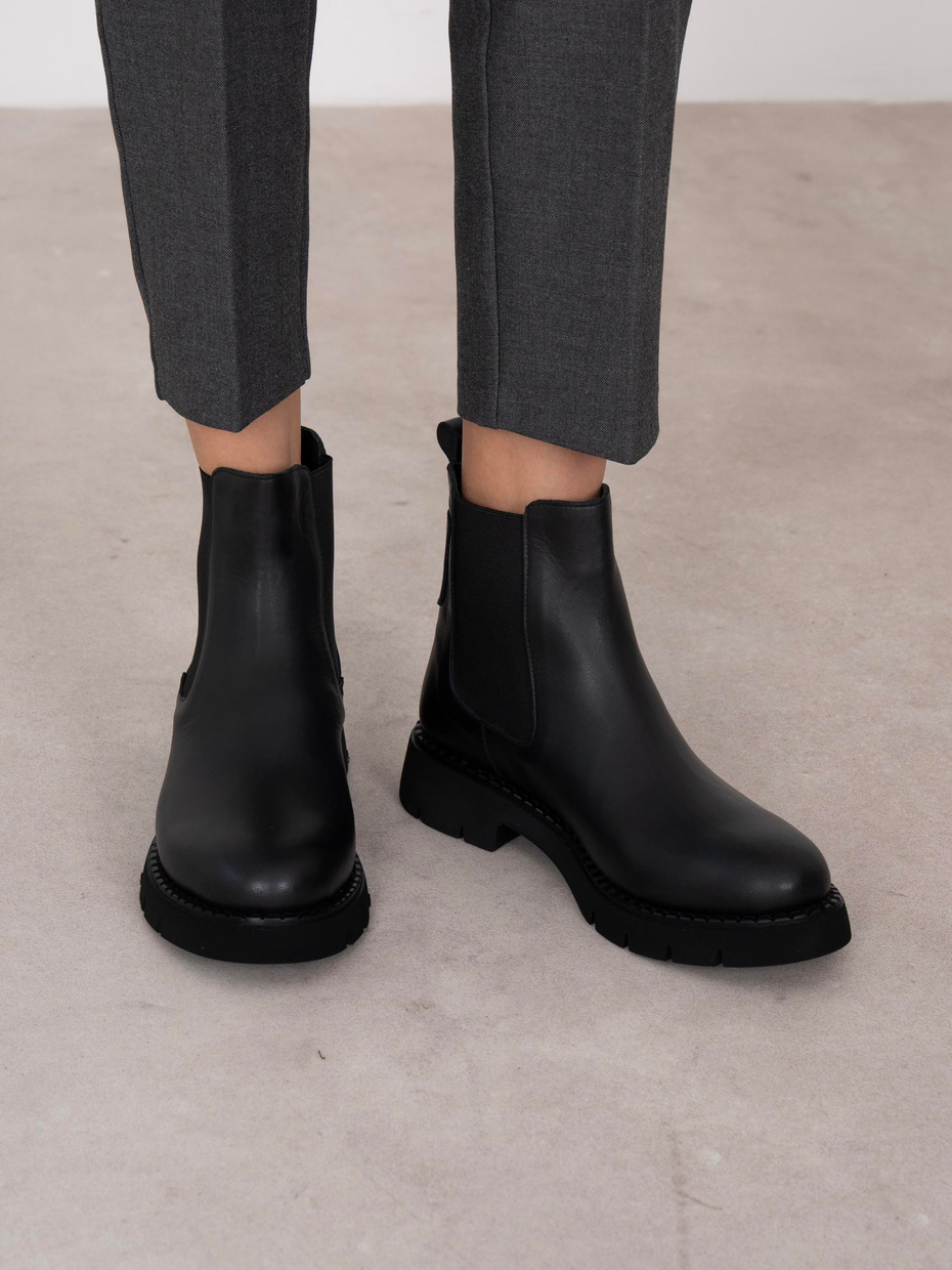 Polda Siyah Hakiki Deri Kadın Bot