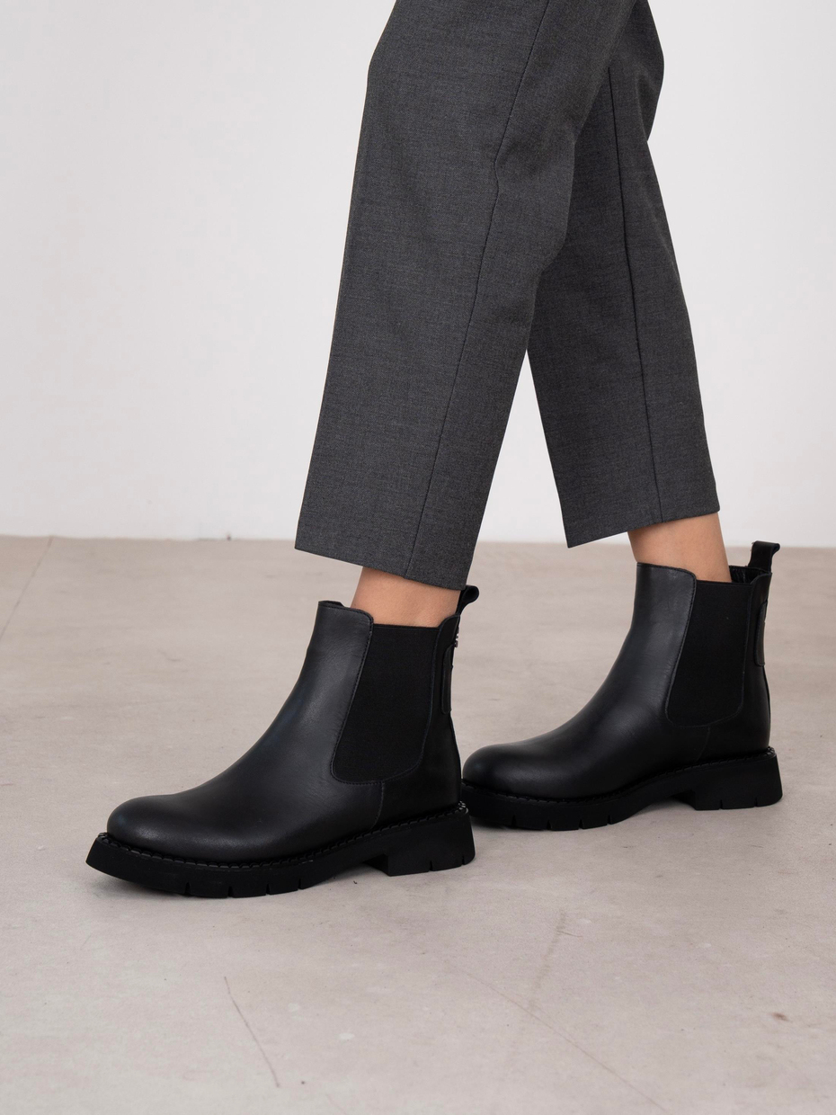 Polda Siyah Hakiki Deri Kadın Bot