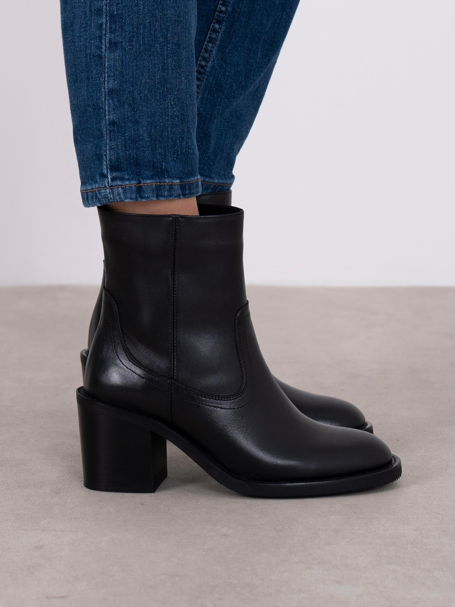 Wilena Siyah Hakiki Deri Kadın Bot