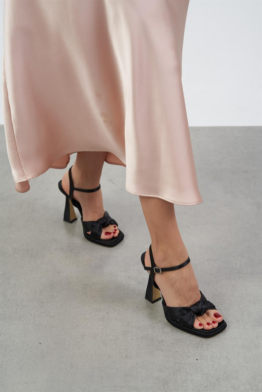 Zaire Siyah Saten   Platform