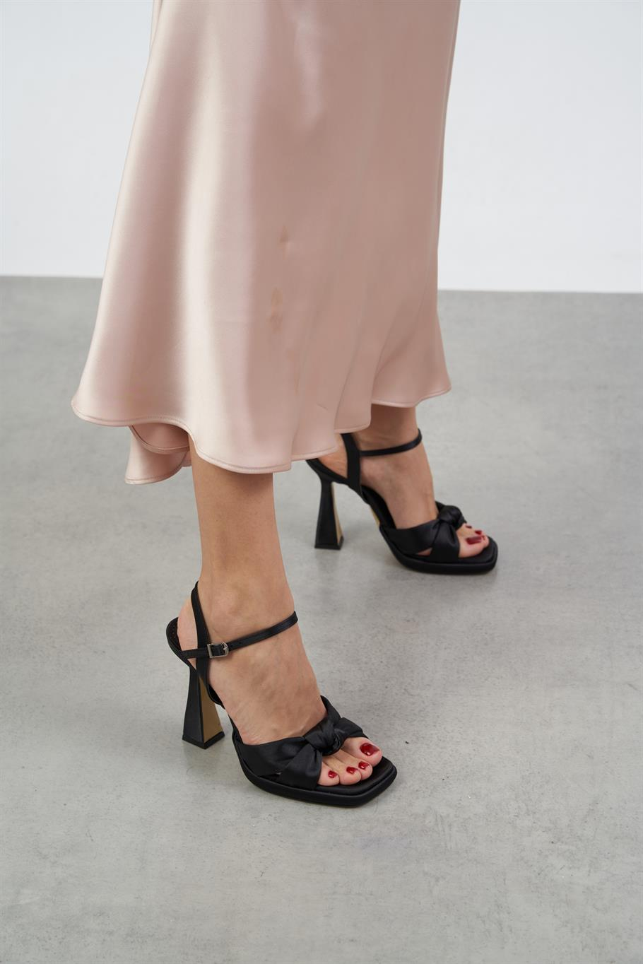 Zaire Siyah Saten   Platform