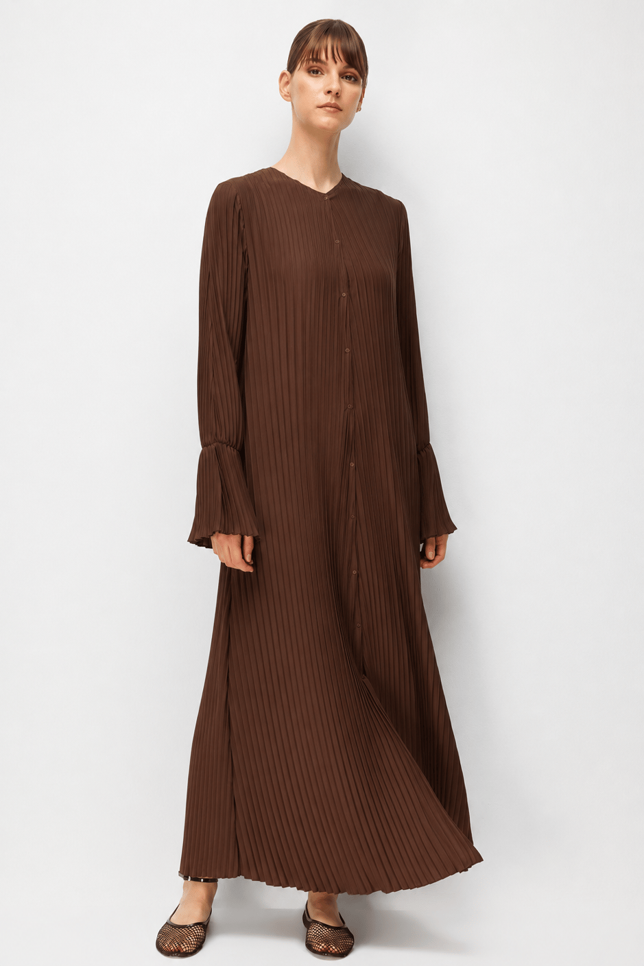 100% synthetische, gedrapeerde, volledig geplooide abaya met drukknoopsluiting aan de voorkant - Bruin