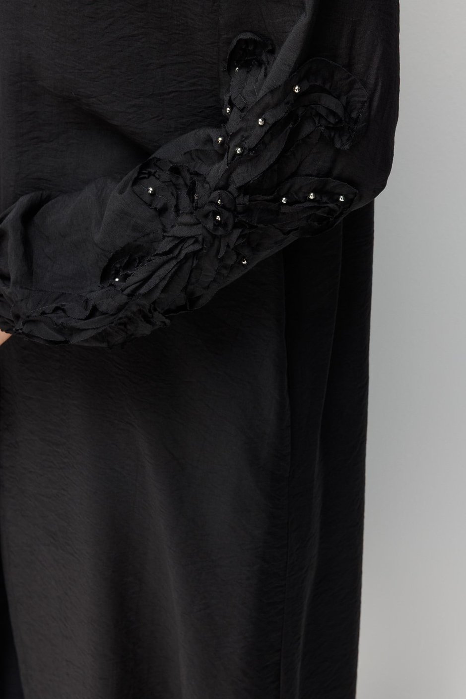 Goldy %85 LyoCELL Soft Kumaştan Kol El İşi İşleme Detaylı Zamansız Maxi Tunik Kap-Siyah