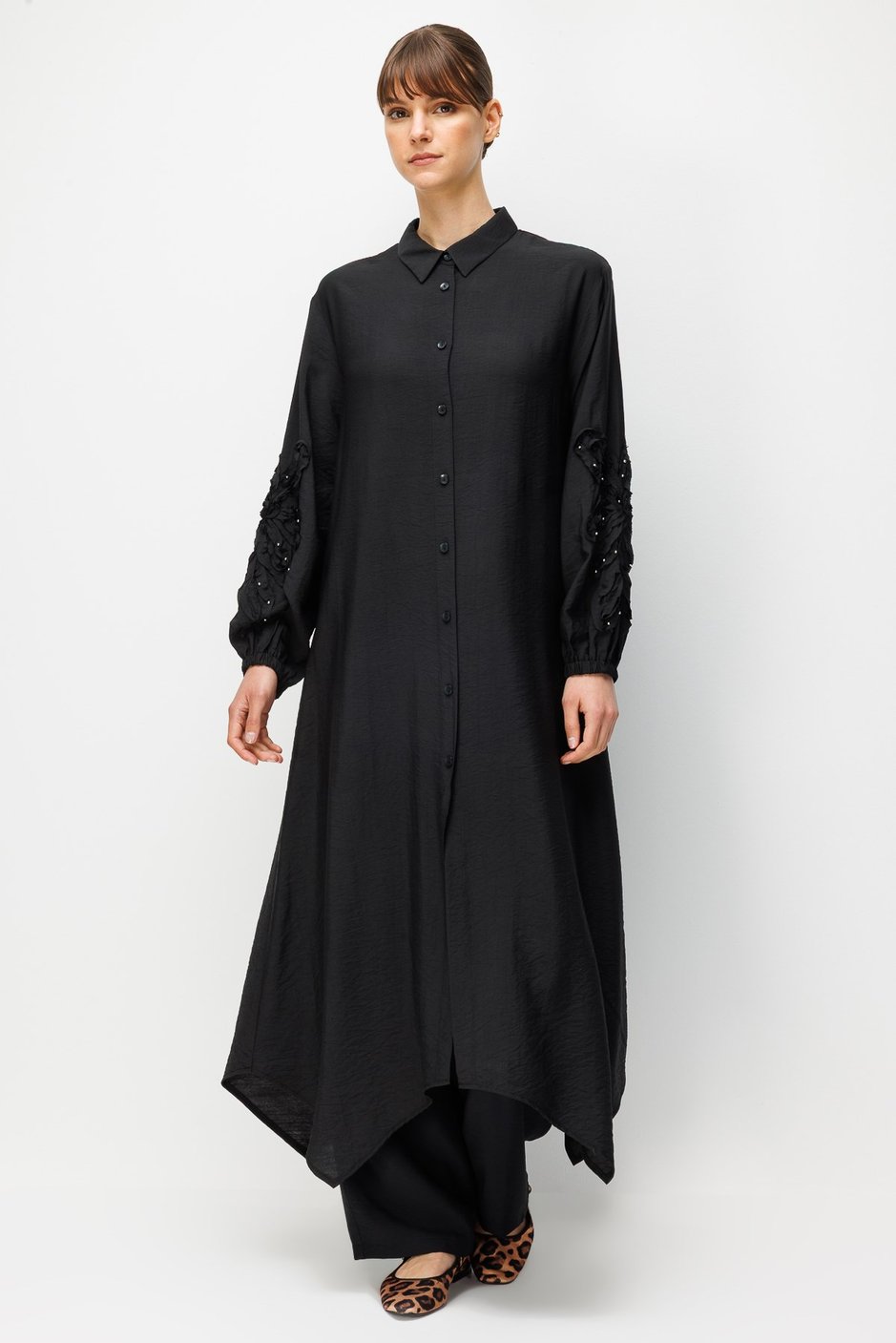 Goldy %85 LyoCELL Soft Kumaştan Kol El İşi İşleme Detaylı Zamansız Maxi Tunik Kap-Siyah