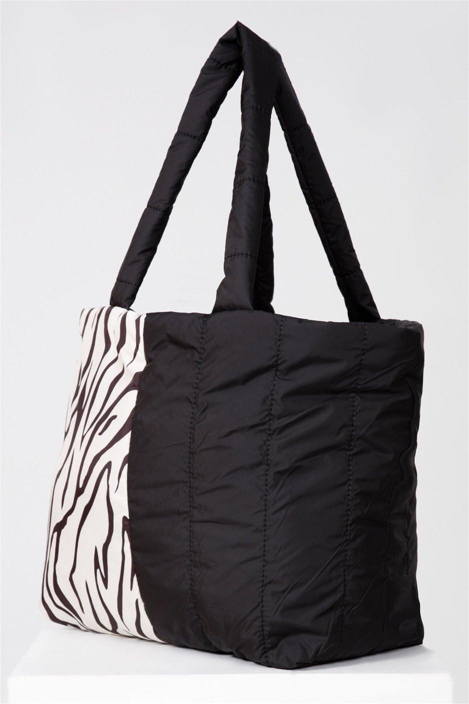 Kapitone Zebra Desenli Çanta-Siyah