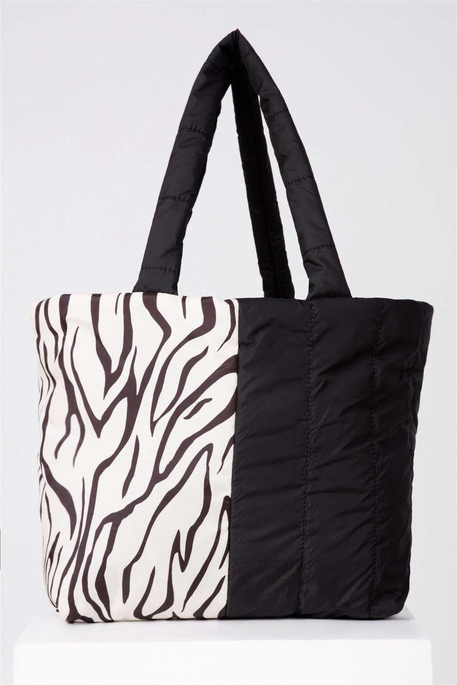 Kapitone Zebra Desenli Çanta-Siyah