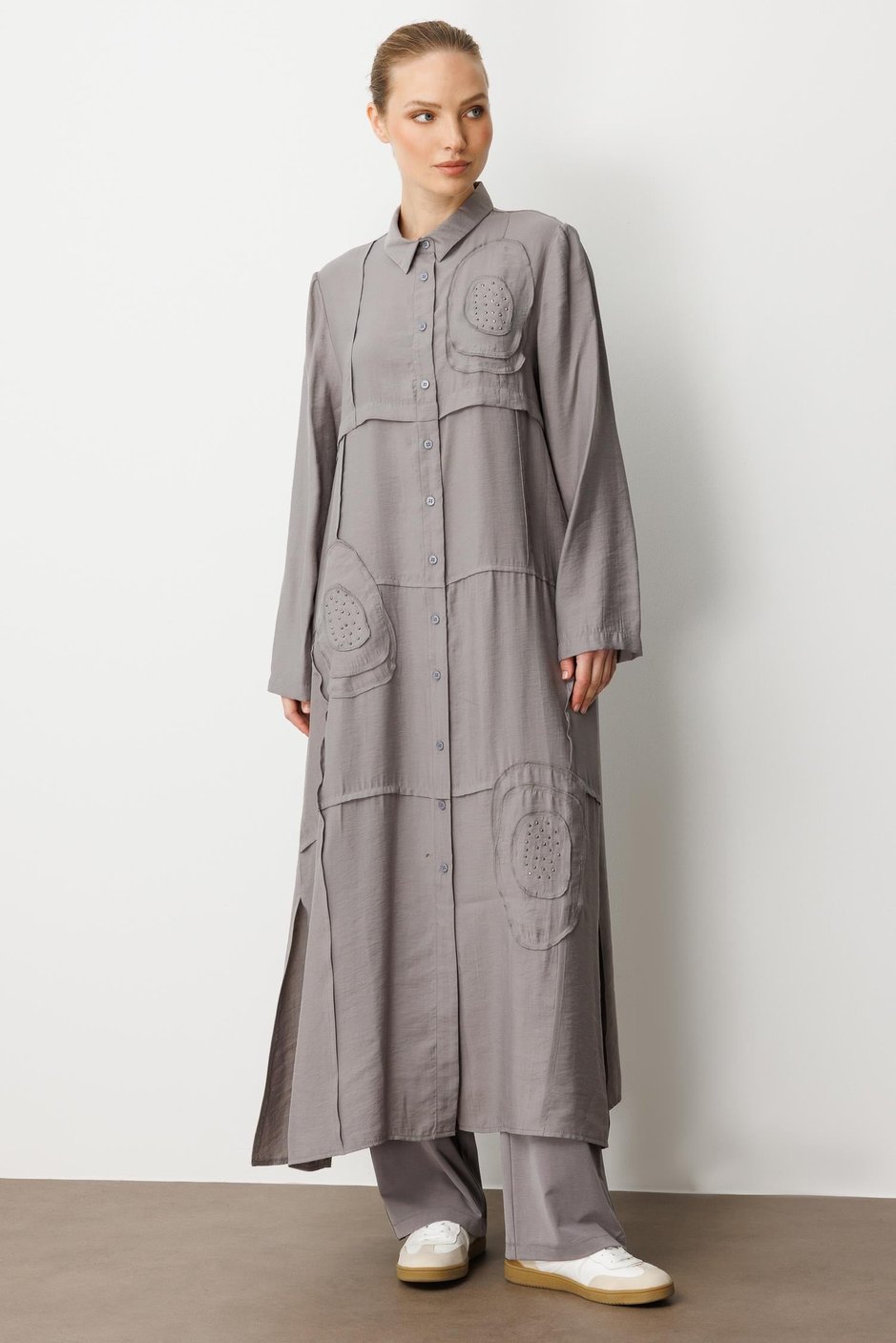 Model (90% Təbii Tərkibi) Əl işi Garni Nümunəsinin Emalı Zamansız Abaya/Kap-Grey