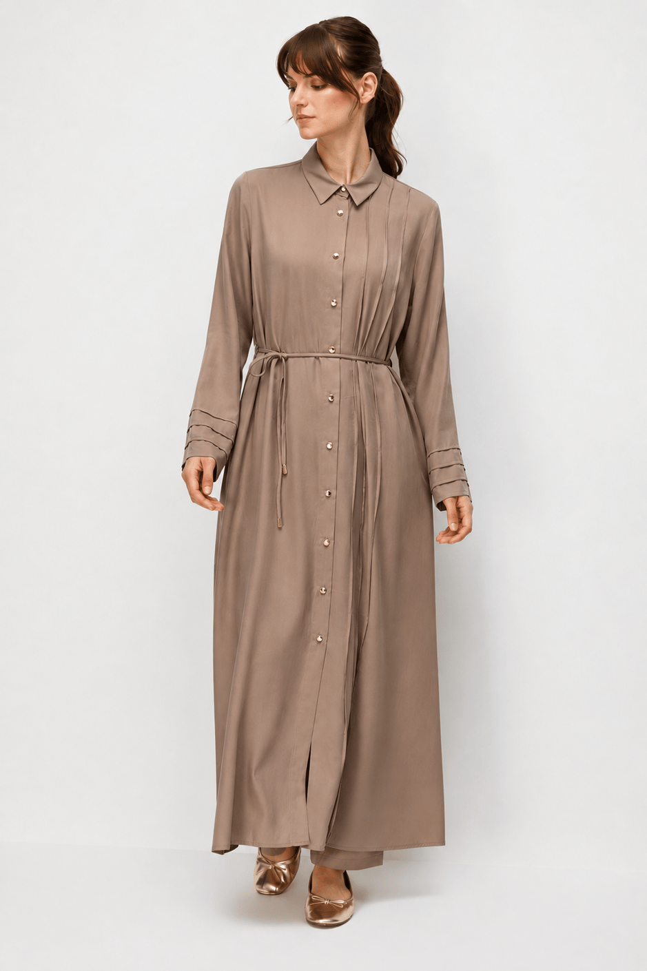 Qolları və gövdəsi qabırğalı detallarla 100% Təbii LyoCELL Maxi Draped Yumşaq Parça Abaya - Qəhvəyi