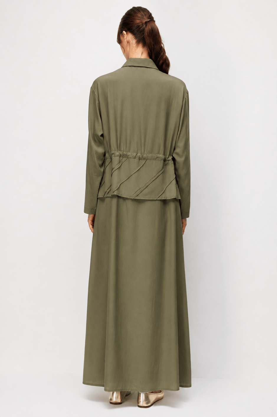 Maxi-jurk/abaya van 100% natuurlijke LyoCELL maxi-jurk van zachte, gedrapeerde stof met handgemaakt patroon, ribbels en steentjesversiering - Khaki