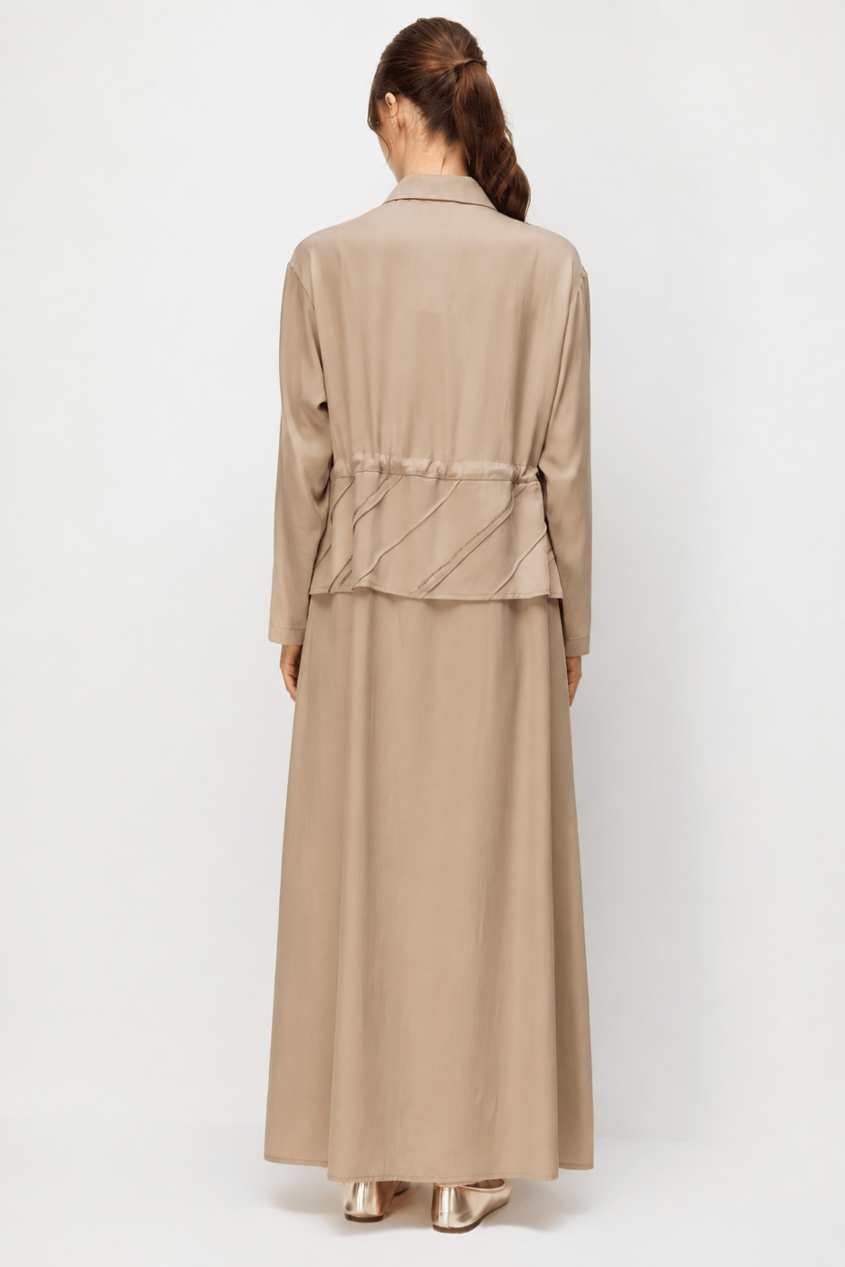 Maxi-jurk/abaya van 100% natuurlijke LyoCELL maxi-jurk van zachte, gedrapeerde stof met handgemaakt patroon, ribbels en steentjesversiering - Bruin