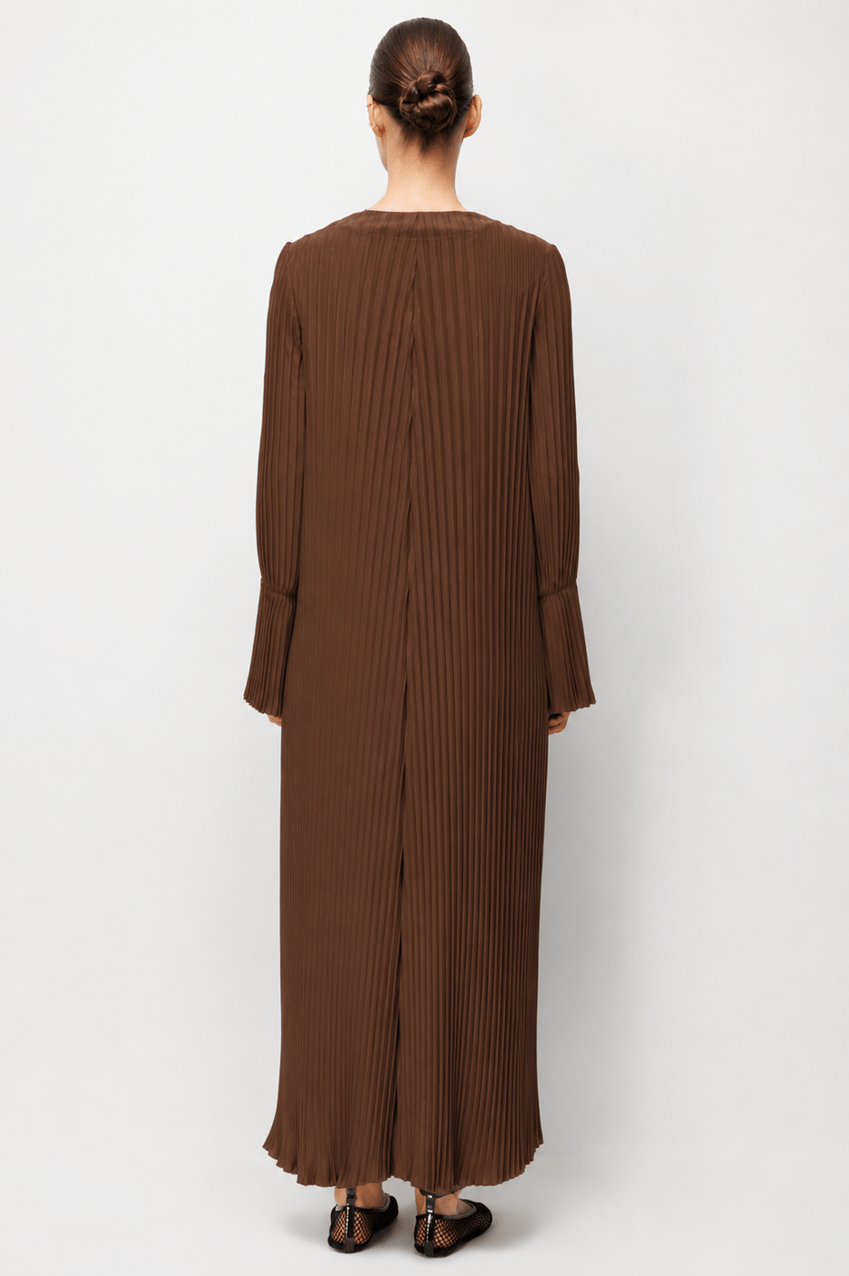 100% synthetische, gedrapeerde, volledig geplooide abaya met drukknoopsluiting aan de voorkant - Bruin