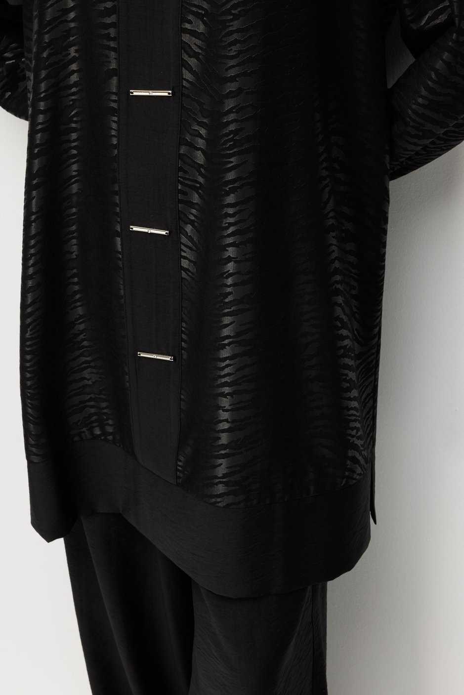 %85 LyoCELL Desen ve Aksesuar Garnili Pantalon ve Tunik Kombin Takım-Siyah