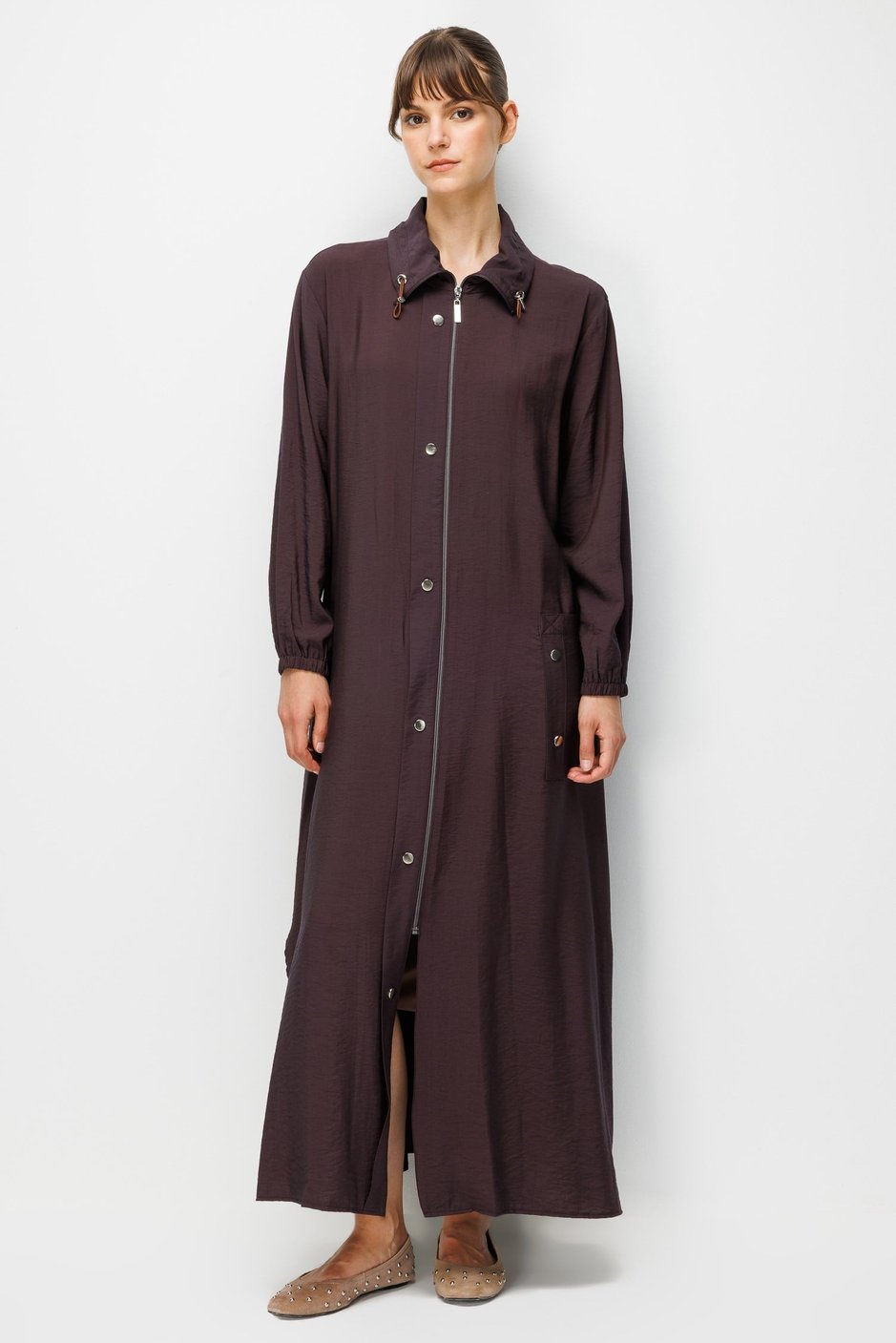 85% LyoCELL Goldy Accessoire met gedetailleerde details, zak en bijpassende abaya-bruine kleur