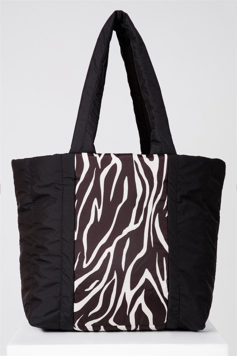 Kapitone Zebra Detaylı Çanta-Siyah