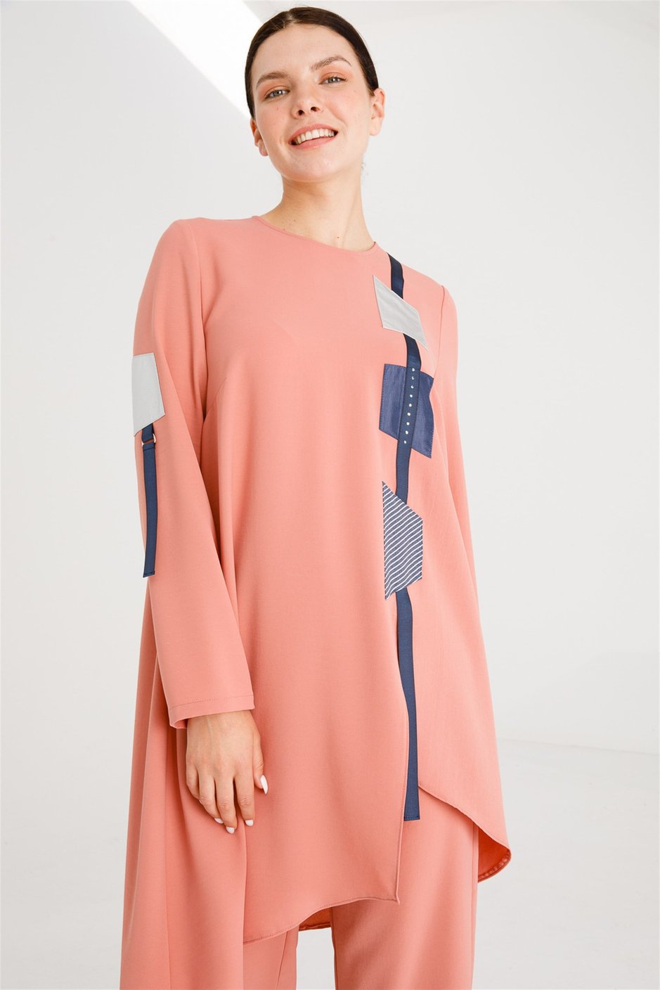 Kutu Patch Detaylı Tunik-Pudra