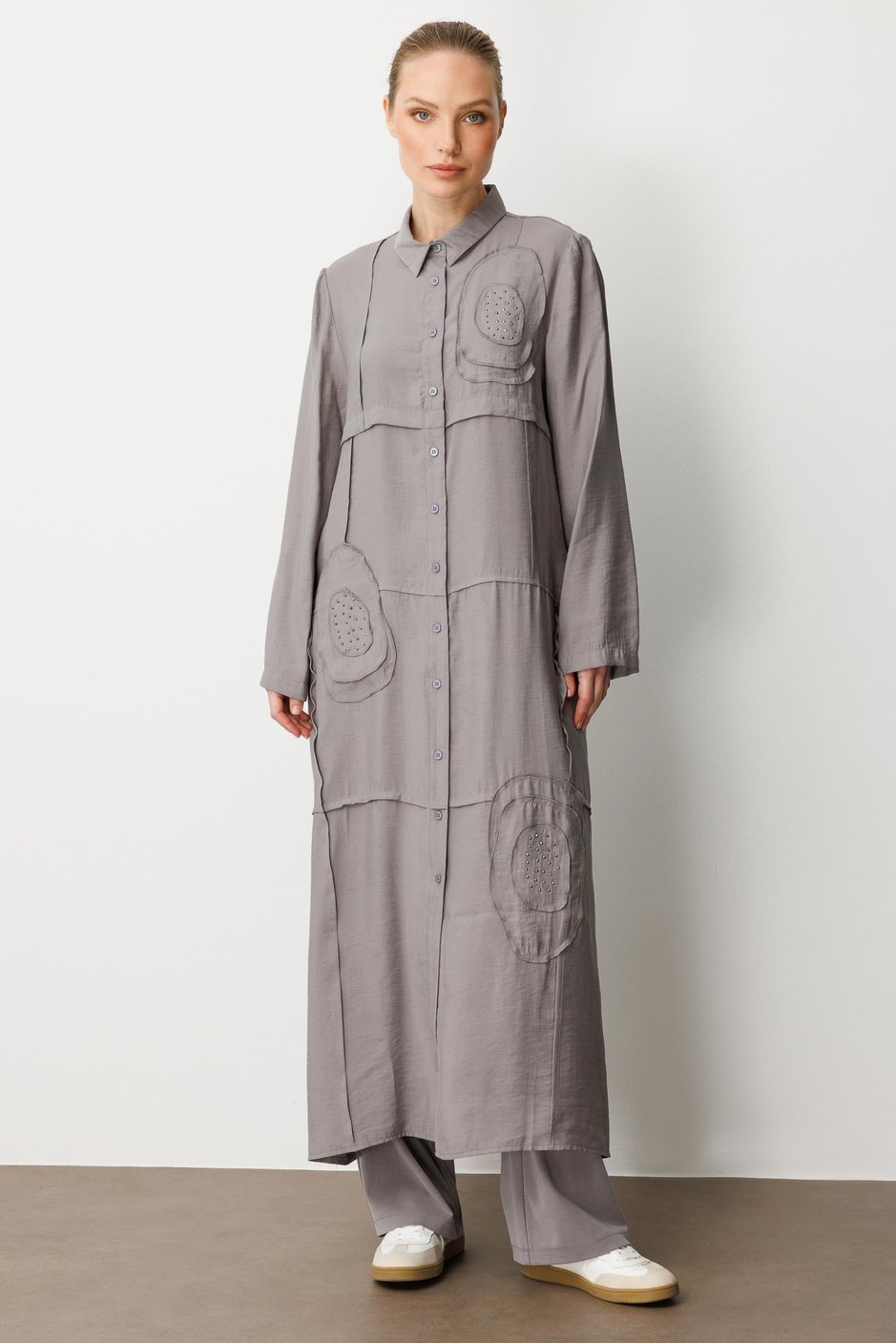 Model (90% Təbii Tərkibi) Əl işi Garni Nümunəsinin Emalı Zamansız Abaya/Kap-Grey