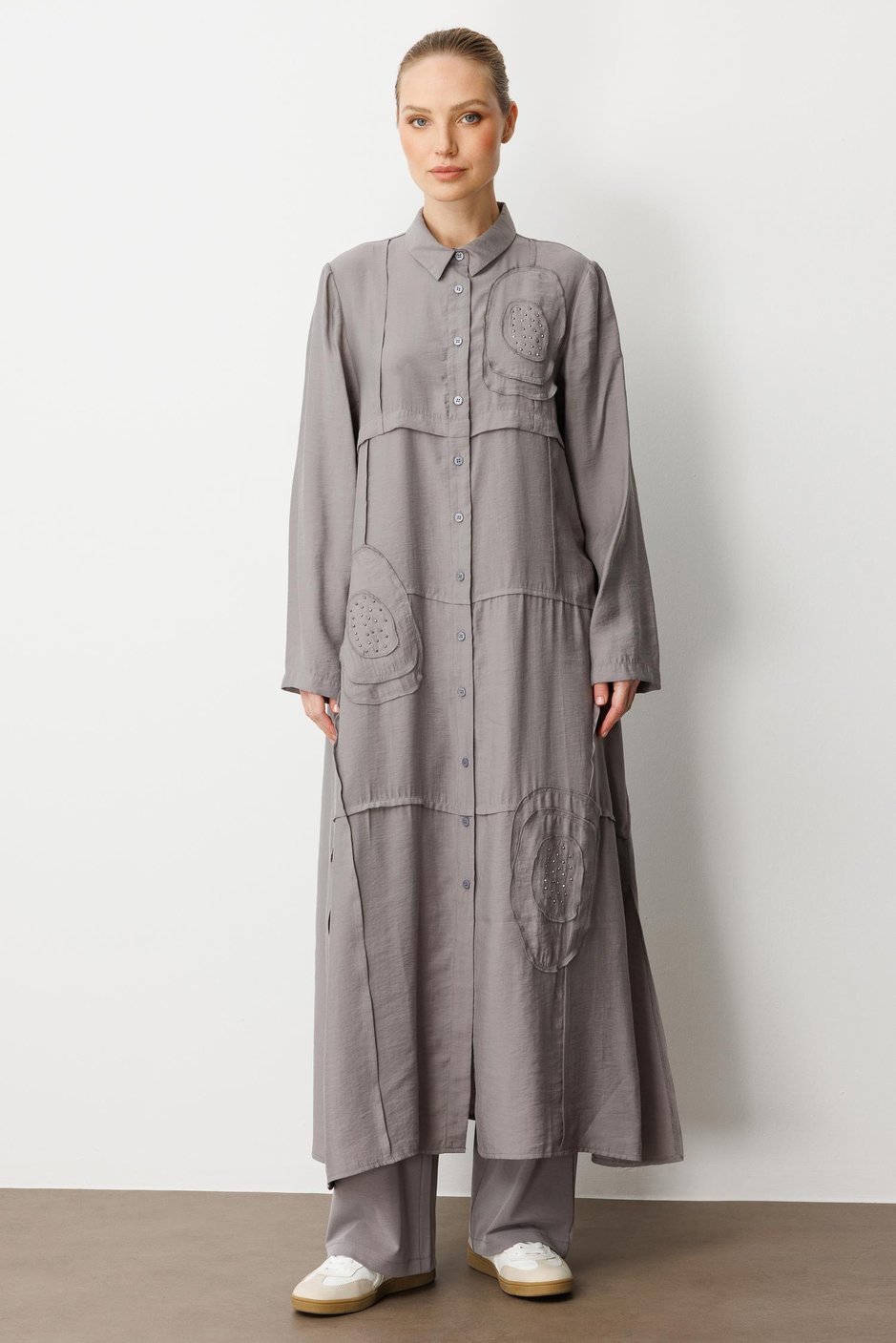 Model (90% Təbii Tərkibi) Əl işi Garni Nümunəsinin Emalı Zamansız Abaya/Kap-Grey