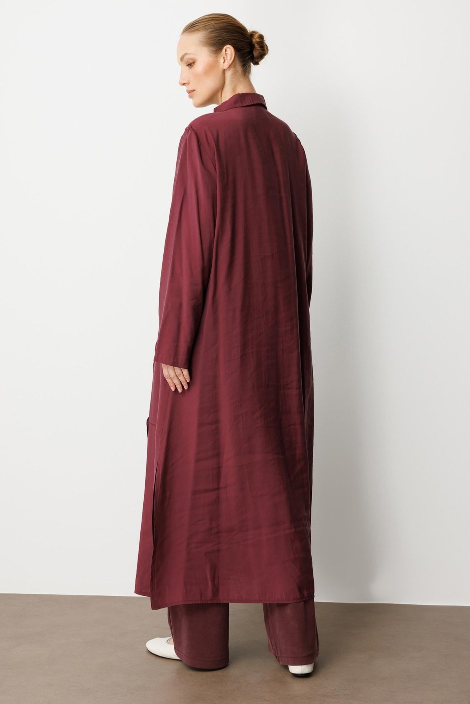 Model (90% Təbii Məzmun) Əl işi Garni Nümunəsinin Emalı Zamansız Abaya/Cap-Bordeaux