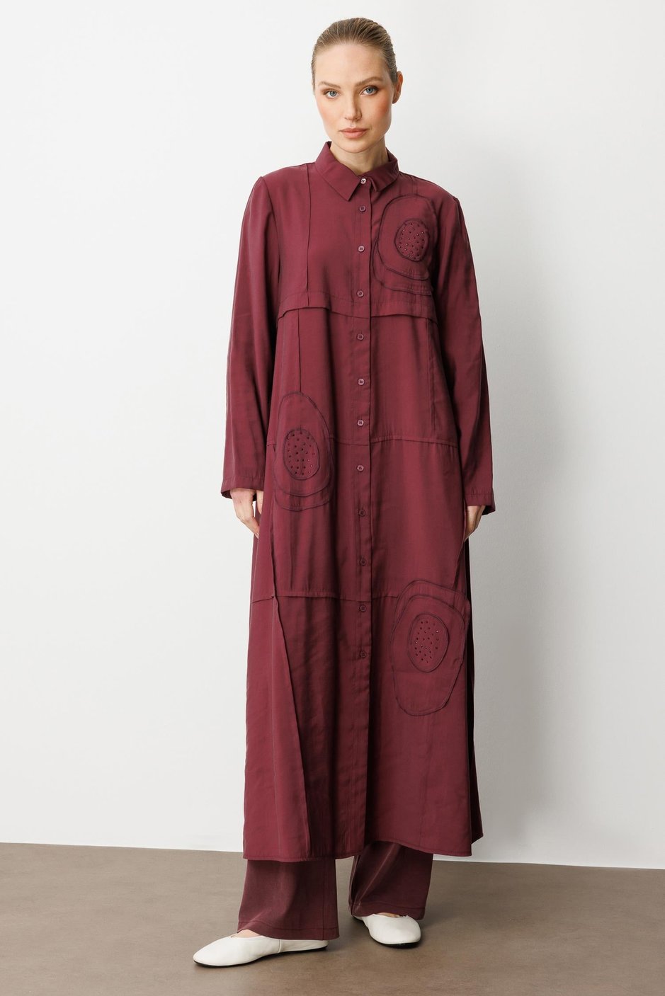 Model (90% Təbii Məzmun) Əl işi Garni Nümunəsinin Emalı Zamansız Abaya/Cap-Bordeaux