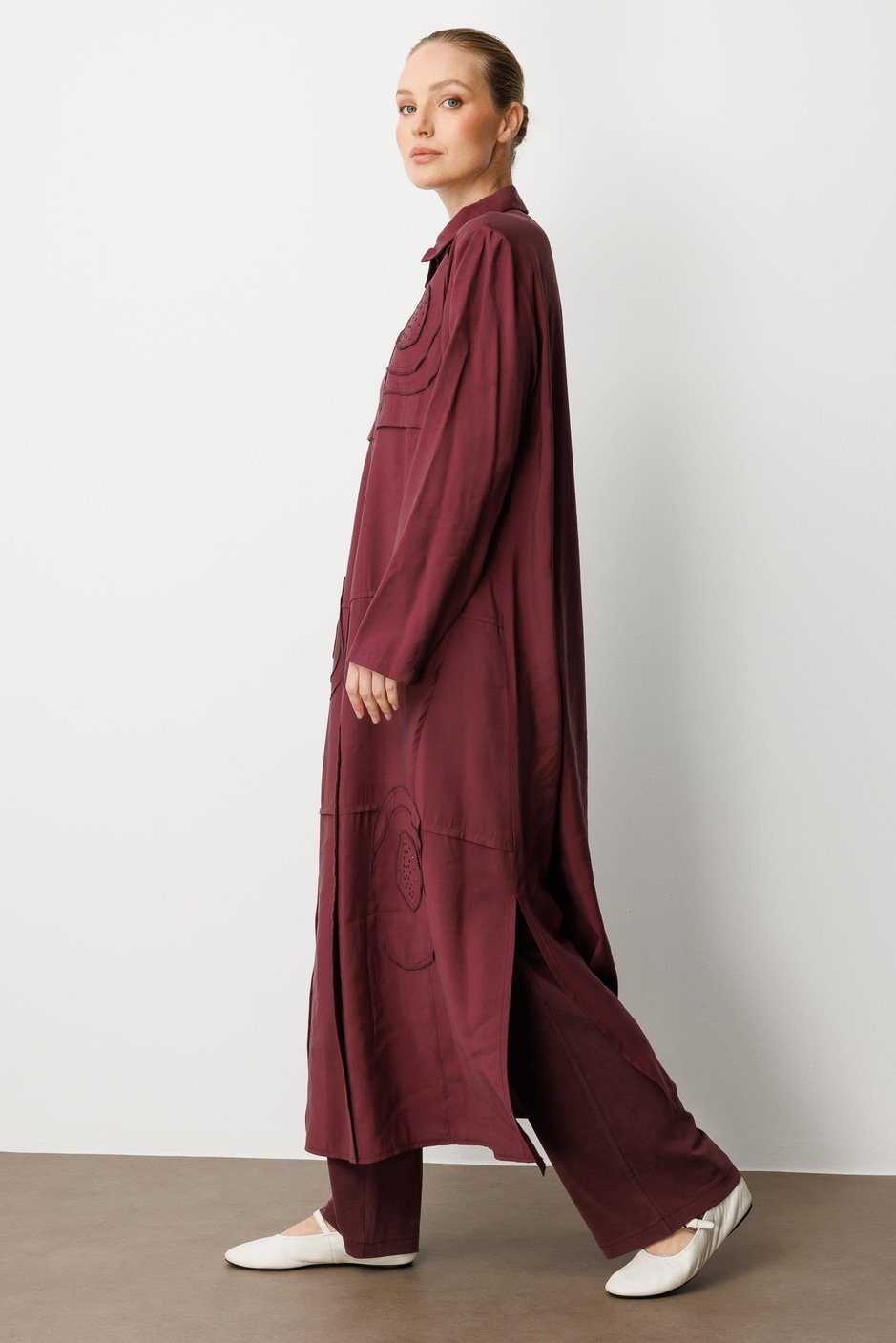 Model (90% Təbii Məzmun) Əl işi Garni Nümunəsinin Emalı Zamansız Abaya/Cap-Bordeaux