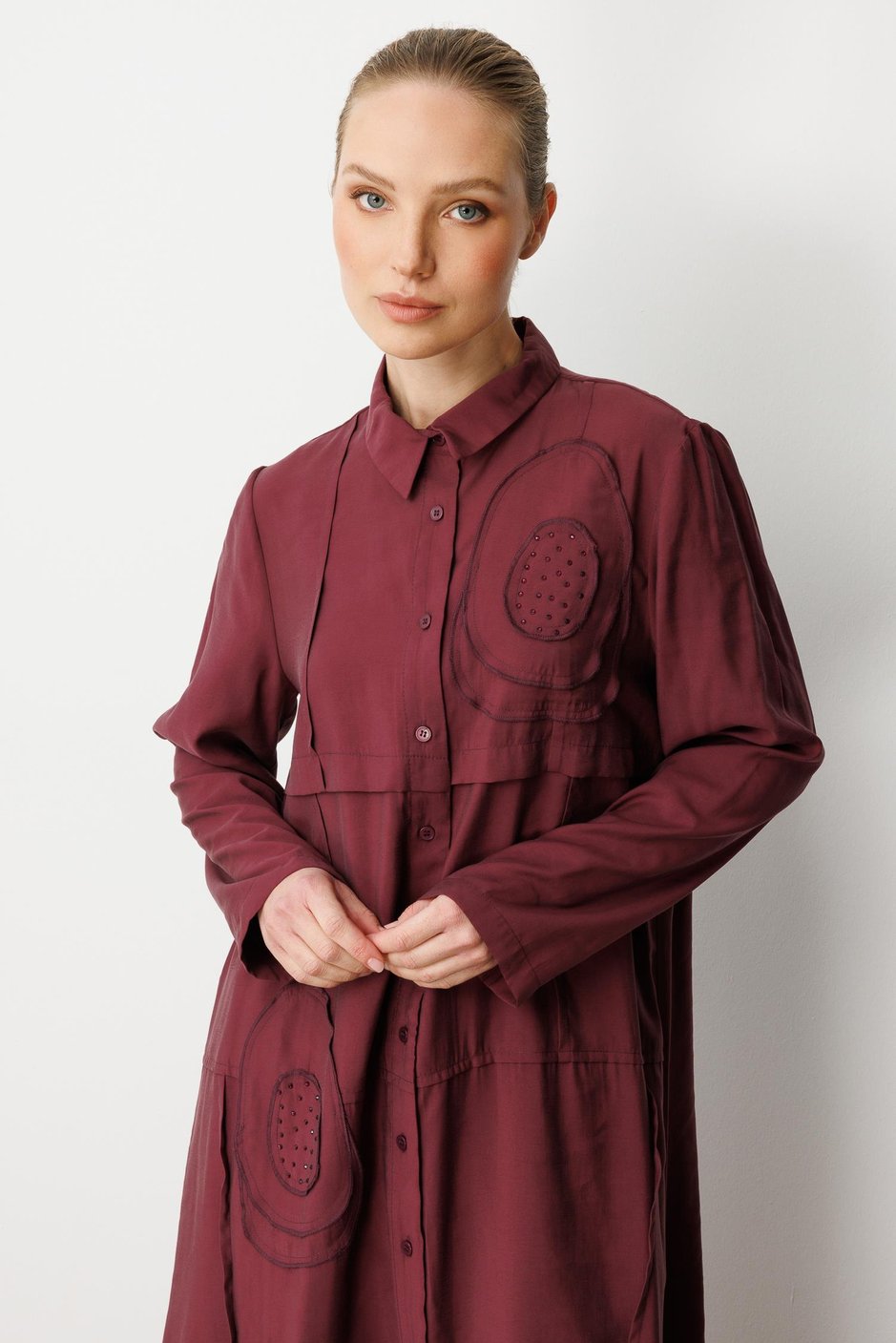 Model (90% Təbii Məzmun) Əl işi Garni Nümunəsinin Emalı Zamansız Abaya/Cap-Bordeaux