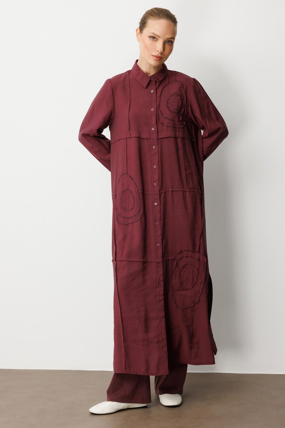Model (90% Təbii Məzmun) Əl işi Garni Nümunəsinin Emalı Zamansız Abaya/Cap-Bordeaux