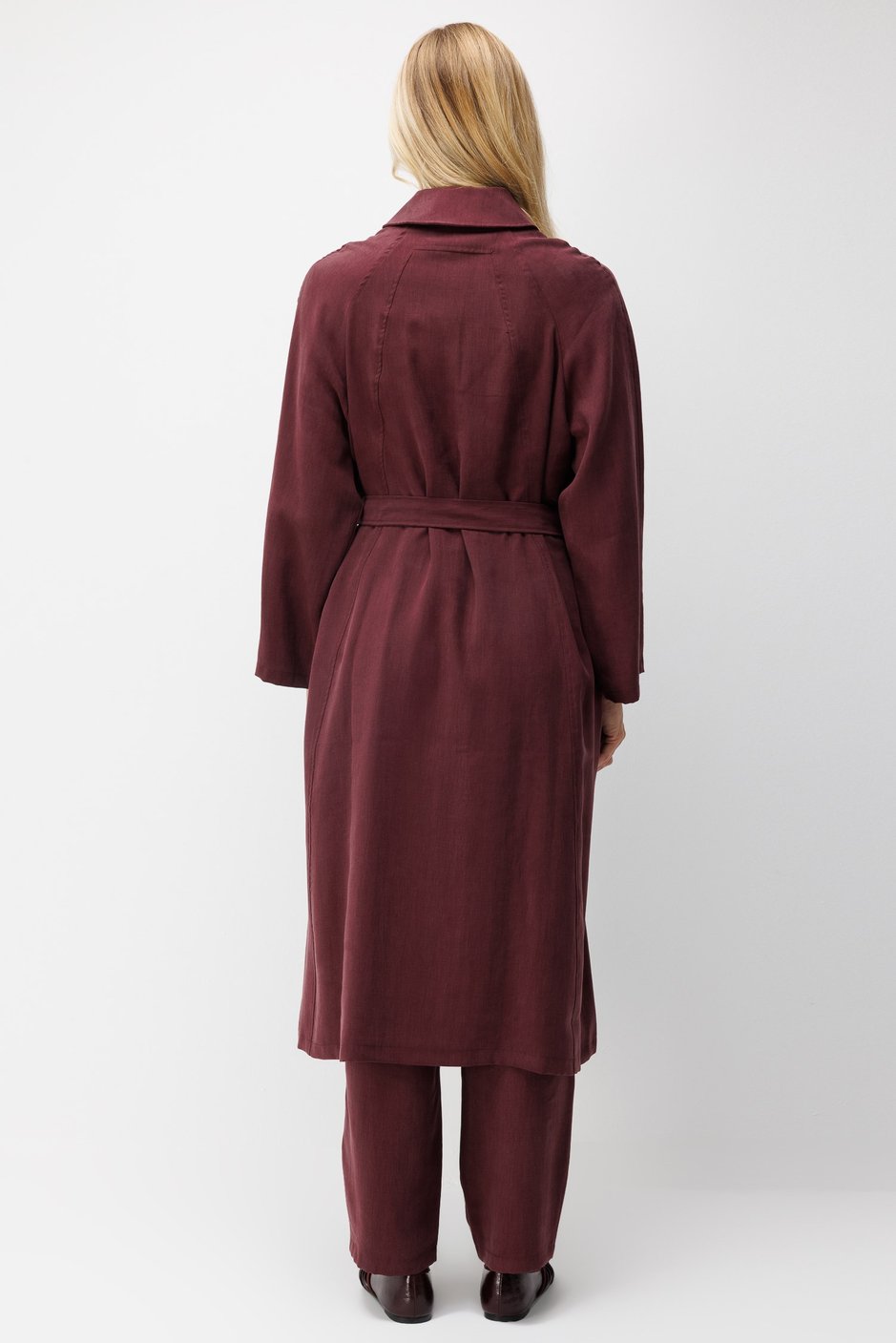 Premium Doğal ve Akıcı Kumaştan Reglan Kollu Düğmeli Midi Trenç-Bordo