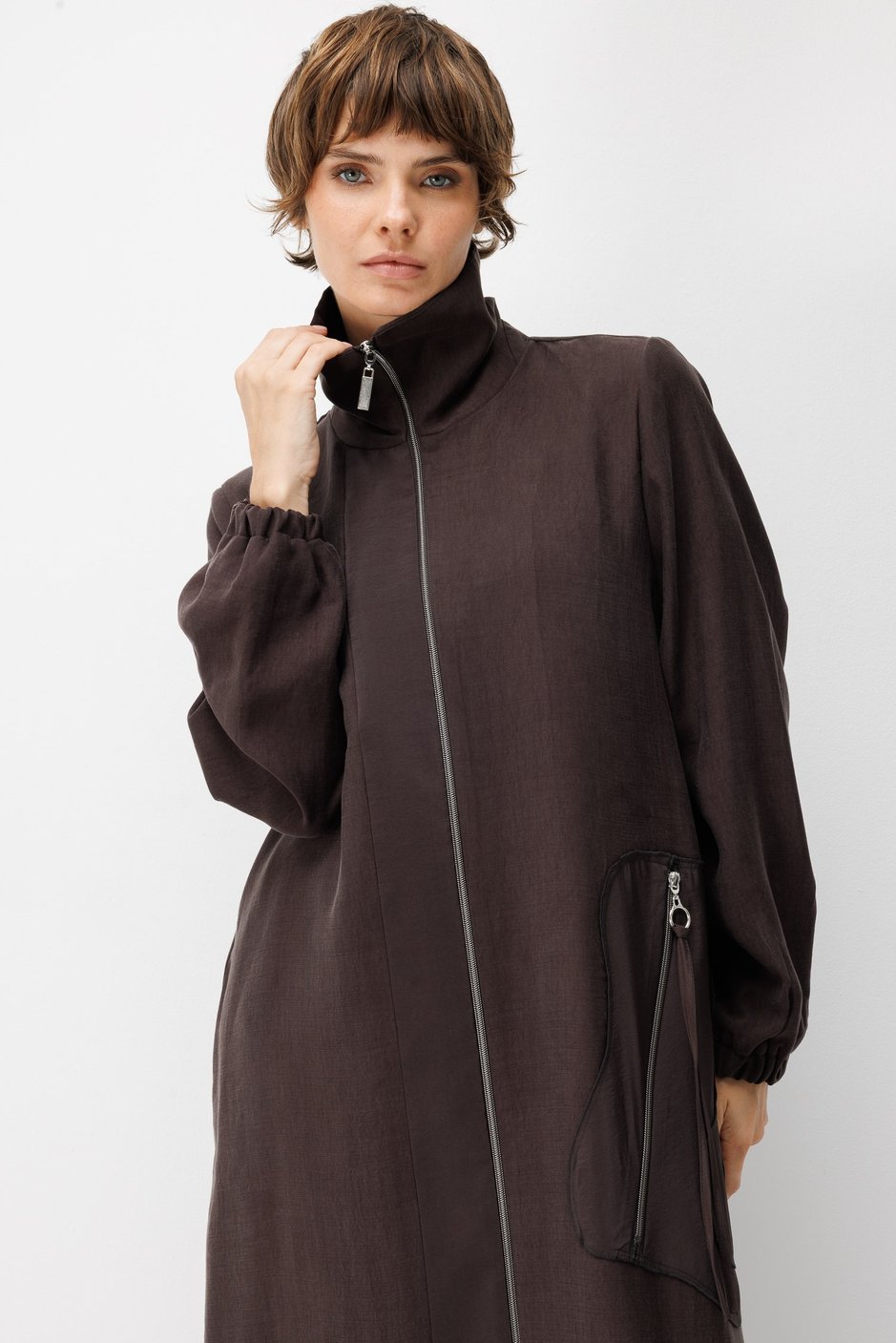 Premium ve Doğal Akıcı Kumaştan Asimetrik Fermuar Cepli Spor Ferace Kap-Kahve