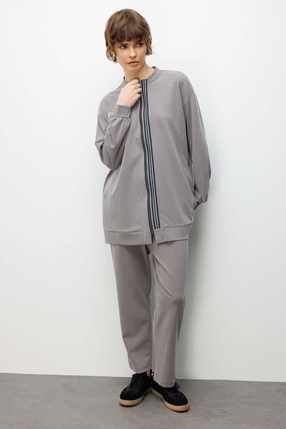 Zachte gebreide micellstof (55% natuurlijk) geweven broek met bies aan de voorkant - grijs