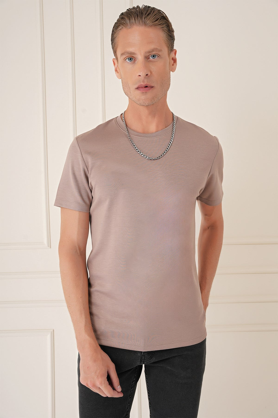 Comfort Fit Bisiklet Yaka %97 Esnek Pamuklu Koyu Bej Tişört TS 885