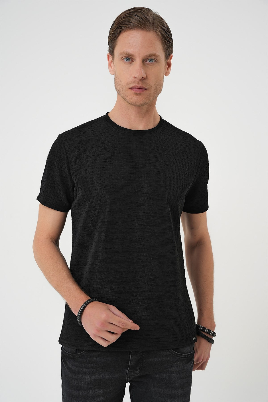 Comfort Fit Bisiklet Yaka Armürlü Dokulu Siyah Tişört TS 896