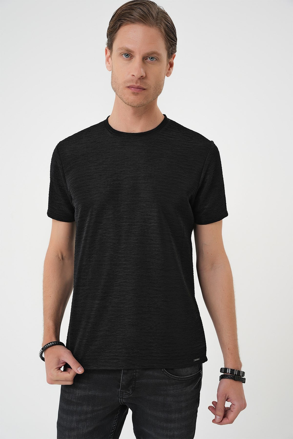 Comfort Fit Bisiklet Yaka Armürlü Dokulu Siyah Tişört TS 896