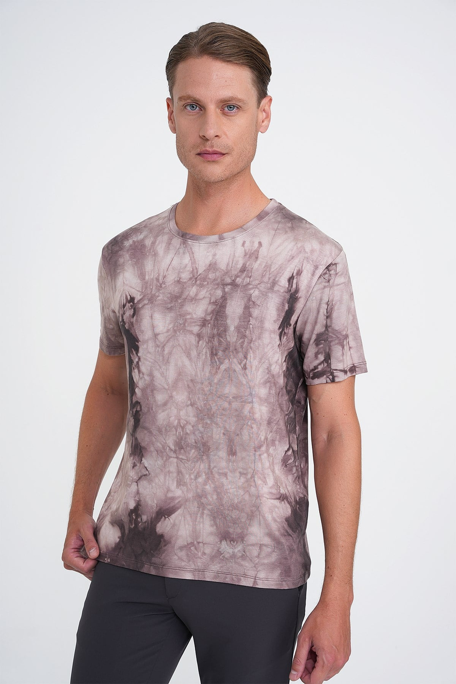 Comfort Fit Bisiklet Yaka Batik Desen Pamuklu Bej Tişört TS 914