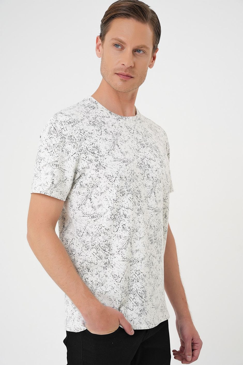 Comfort Fit Bisiklet Yaka Batik Görünümlü Esnek Pamuk Ekru Tişört TS 905