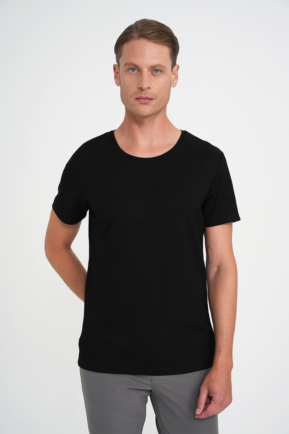 Comfort Fit Bisiklet Yaka Esnek Pamuklu Düz Siyah Tişört TS 915
