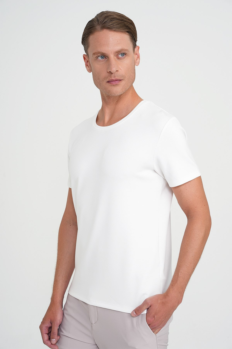 Comfort Fit Bisiklet Yaka Esnek Pamuklu Düz Ekru Tişört TS 915