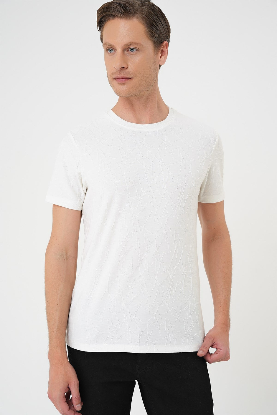 Comfort Fit Bisiklet Yaka Kabartma Desenli Pamuklu Ekru Tişört TS 899