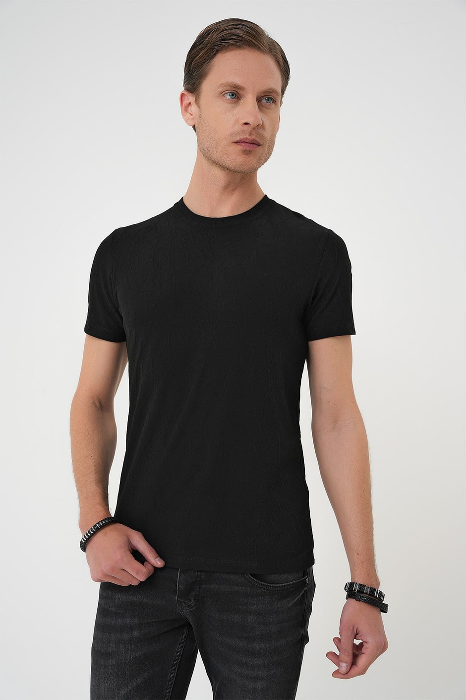 Comfort Fit Bisiklet Yaka Kabartma Desenli Pamuklu Siyah Tişört TS 899