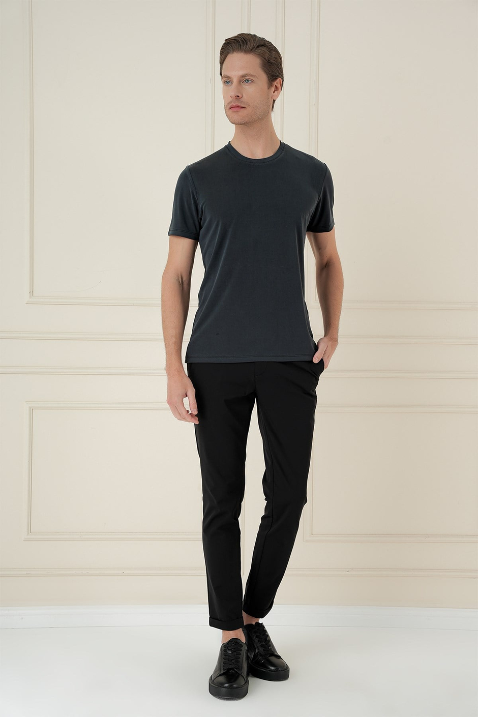 Comfort Fit Bisiklet Yaka Modal Kumaş Kısa Kollu Siyah Tişört TS 895