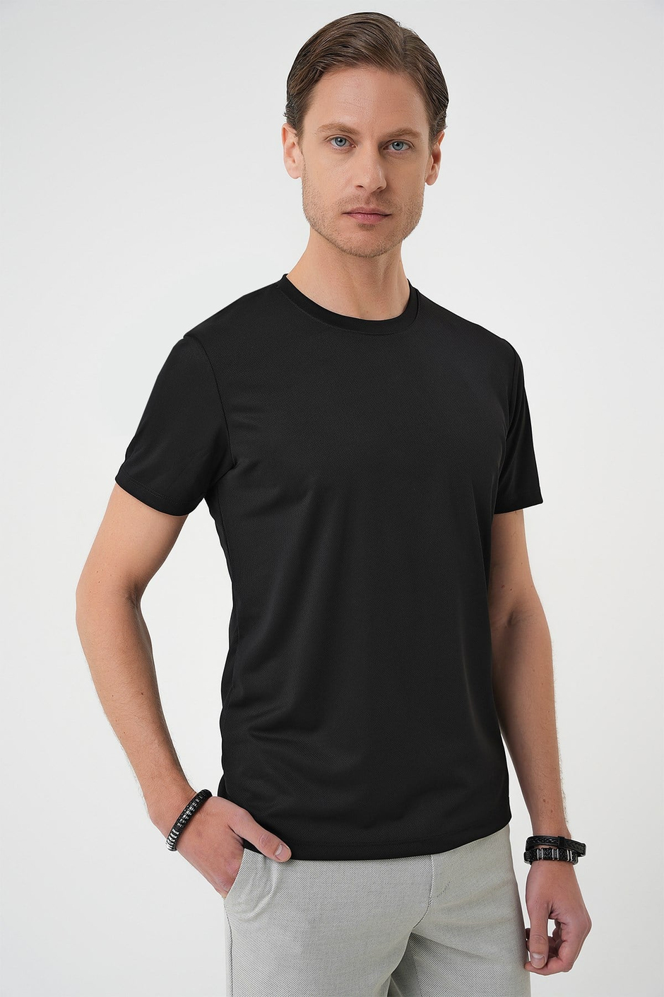 Comfort Fit Bisiklet Yaka Viskon Karışımlı Siyah Tişört TS 900