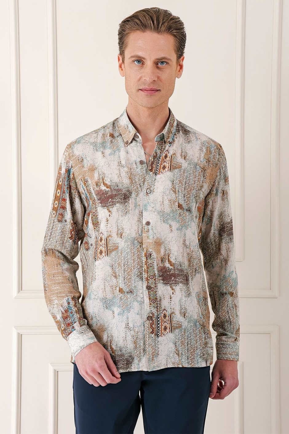 Comfort Fit Düğmeli Yaka Batik Desenli Pamuk Vizon Gömlek G 1566