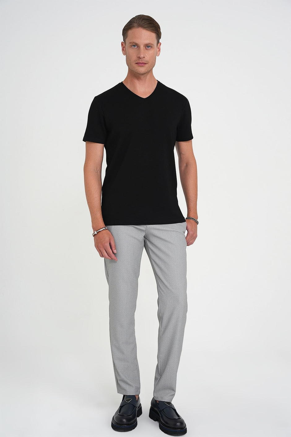 Comfort Fit Esnek Pamuk V Yaka Düz Siyah Tişört TS 907