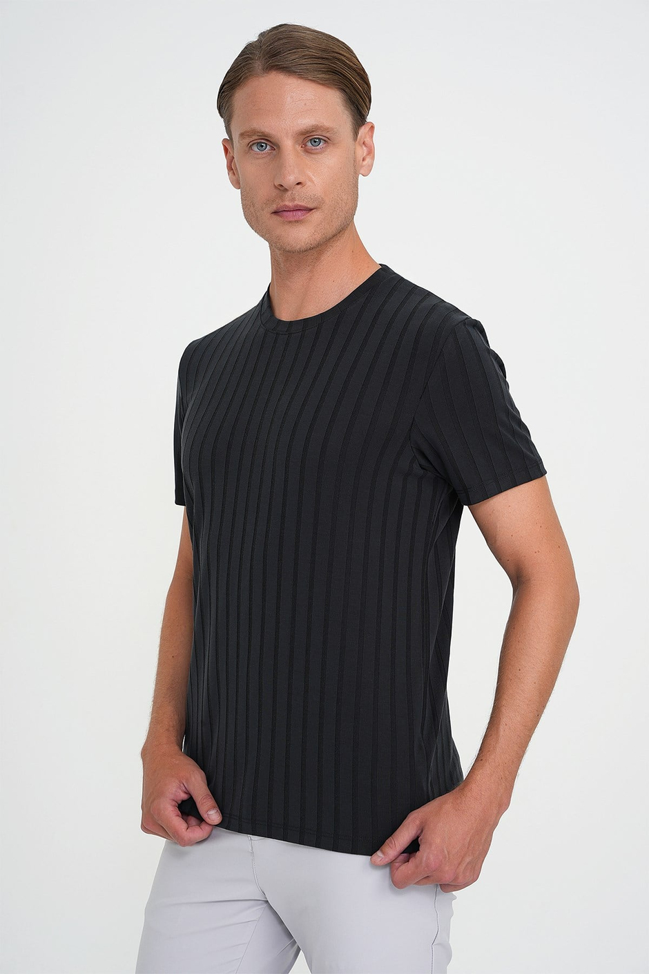 Comfort Fit Esnek Pamuklu Bisiklet Yaka Fitilli Siyah Tişört TS 909